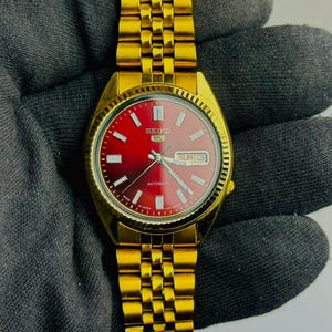 Vintage Seiko 5 Automatic Watch: Red Sunburst Dial, Gold Tone Men's Wristwatch