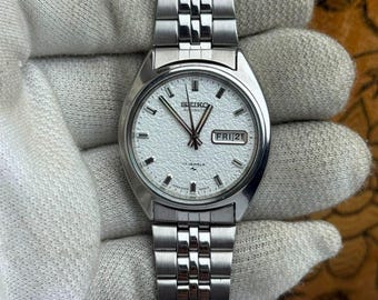 Montre Seiko 5 automatique vintage | Cadran flocon de neige, jour et date, acier inoxydable