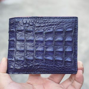 Portafoglio da uomo a due ante in vera pelle di alligatore blu navy/rosso corno, con capacità extra, ideale come regalo per lui, regalo di Natale o regalo di anniversario.