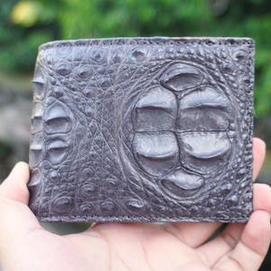 Portafoglio da uomo sottile a due ante in vera pelle di alligatore Big Horn grigio/cognac, con doppia faccia, ideale come regalo di anniversario o regalo per lui, in pregiata pelle esotica.