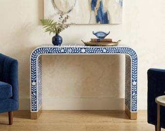 Consolle a cascata con intarsi in osso blu, tavolo da ingresso fatto a mano, complemento d'arredo moderno per corridoio.