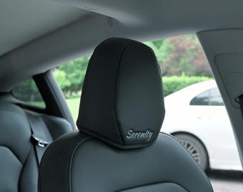 Minimalistische Tesla-interieurupgrade | Aangepaste hoofdsteunhoes in OEM-stijl met borduursel