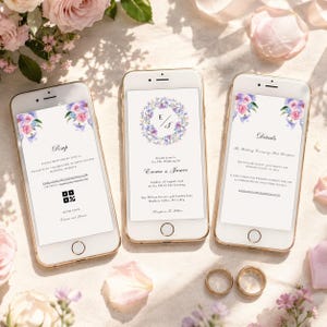 Può includere: Tre smartphone che mostrano i dettagli di un invito di nozze. Gli schermi presentano disegni floreali e testo, tra cui RSVP e dettagli dell'evento. Due fedi nuziali d'oro sono visibili vicino ai telefoni, circondate da petali di fiori.