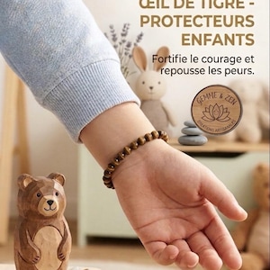 May include: A brown tiger eye beaded bracelet on a wrist. The bracelet is made of small, round beads. The image also includes text in French: "ŒIL DE TIGRE - PROTECTEURS ENFANTS" and "Fortifie le courage et repousse les peurs."