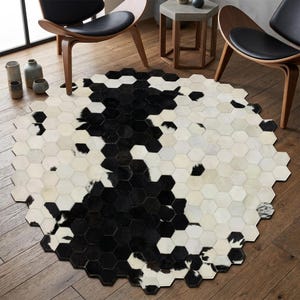 Geometric Hexagon Cowhide Rug – Black and White Patchwork Leather Carpet (120cm)
