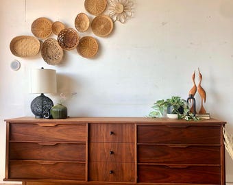 Walnut Mid-Century TV Console with Fluted Cabinets & Open Shelves,Luxury Curved Media Console | Handmade Walnut,Wood Console walnut Table