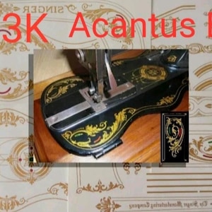 Può includere: Un set di decalcomanie decorative dorate per macchina da cucire, con intricati motivi a foglie d'acanto e volute. Il testo 13K Acantus B è visualizzato in rosso. Le decalcomanie sono mostrate su una base per macchina da cucire nera.