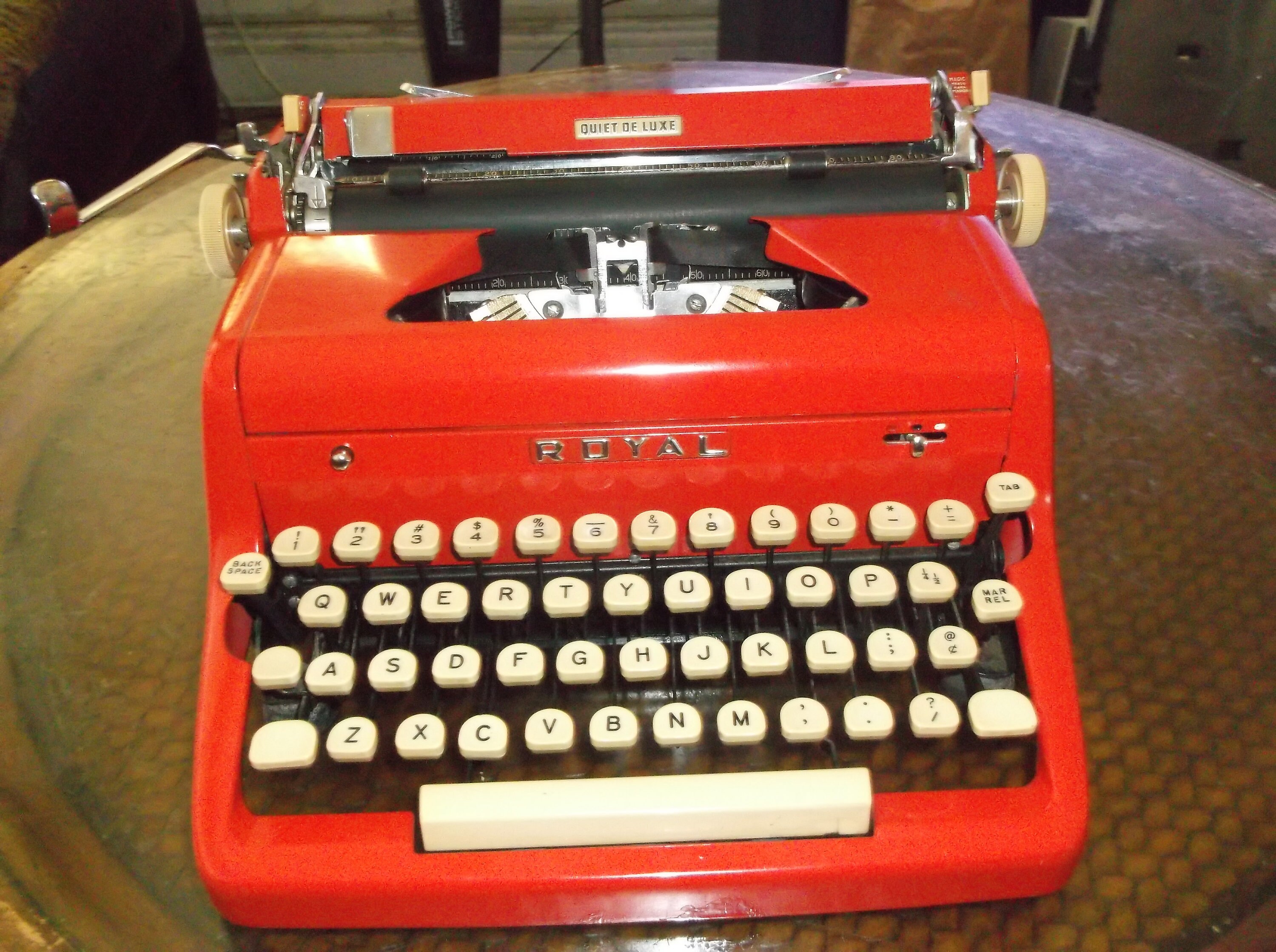 レトロ 米国製  QUIET DE LUXE タイプライター 1956 Royal Quiet Deluxe