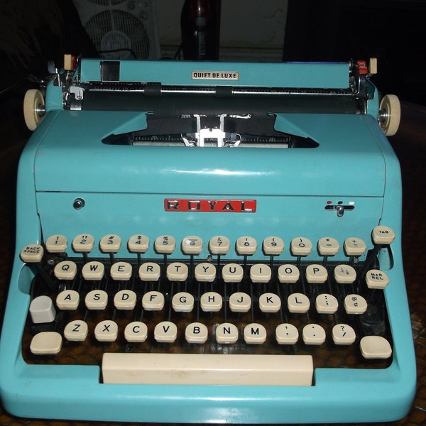 Antique Authentic 1950s Turquoise Royal Manual Portable Typewriter Quiet Deluxi With Tweede Carrying Case Serviced And Tested