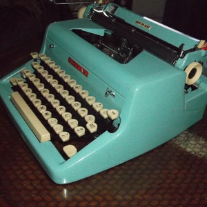 Antike authentische 1950er Jahre Türkis Royal Handarbeit Schreibmaschine Quiet Deluxi Mit Tweede Tragetasche Serviced And Tested Bild 6