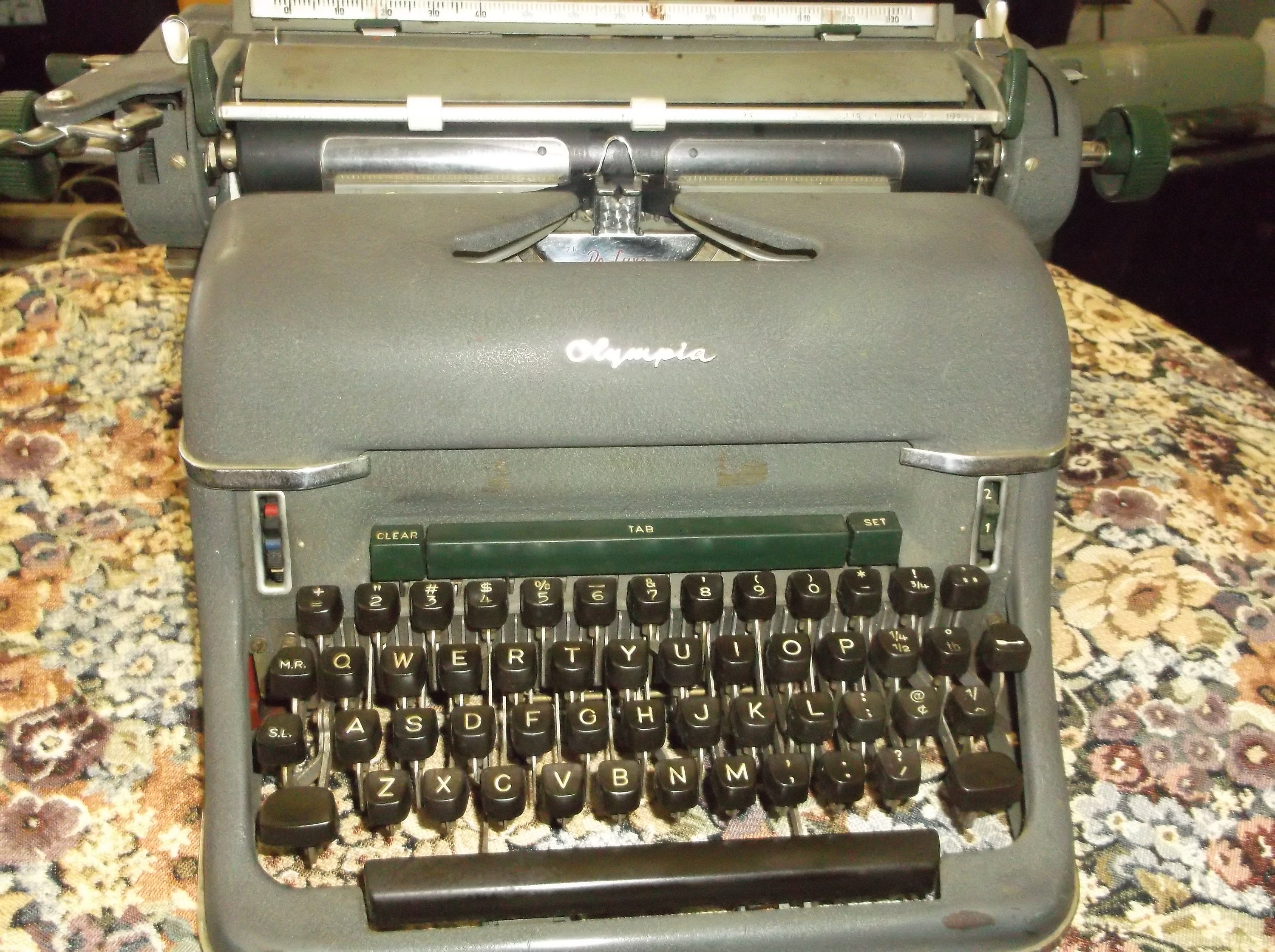 年代物 Olympia オリンピア Werke AG タイプライター　ケース 付 アンティーク タイプライター ドイツ製 - メルカリ