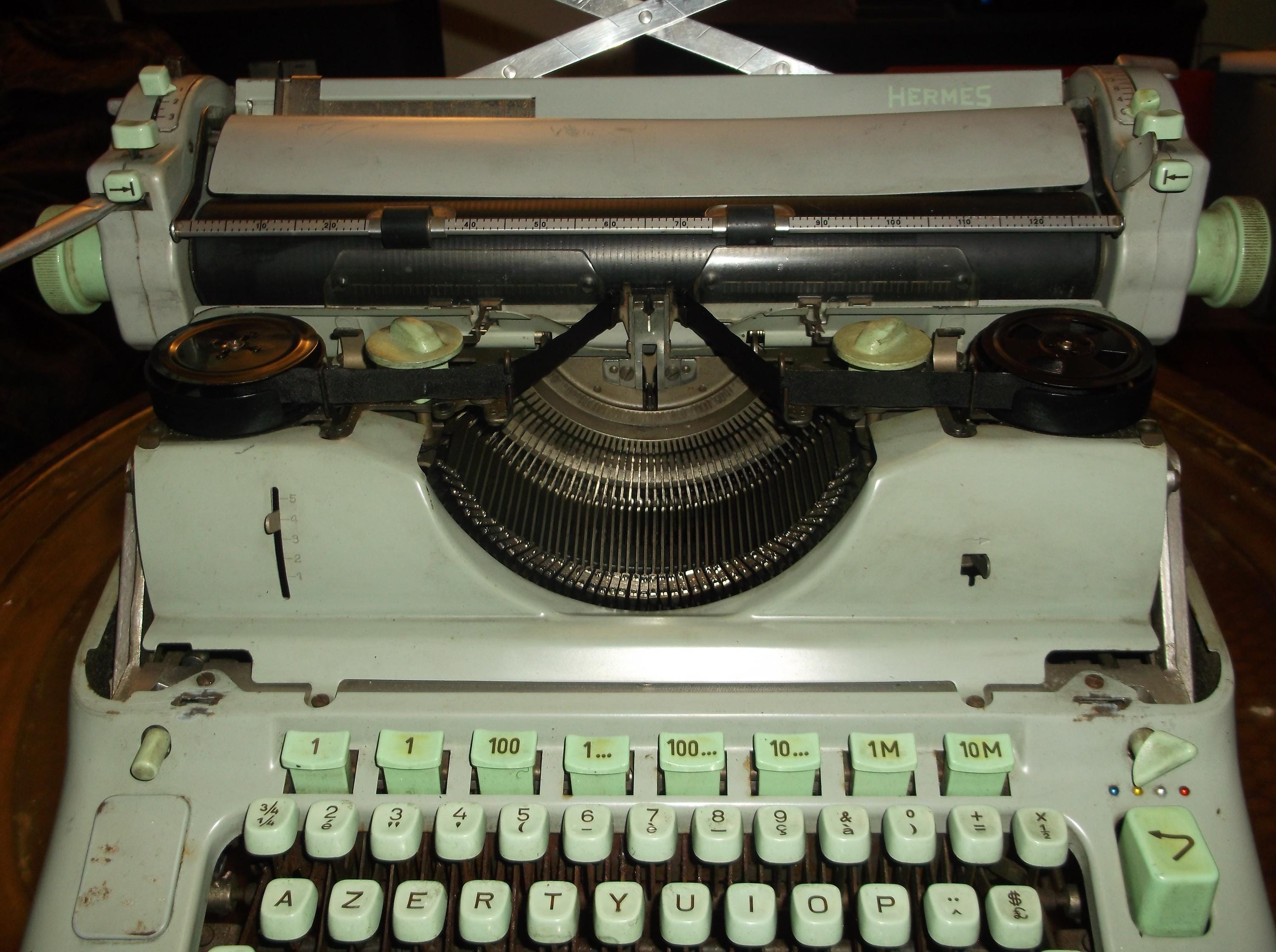 エルメス アンバサダー タイプライター界のロールスロイス ヘビー