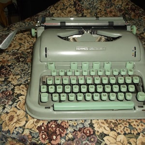 HERMES 3000 dos anos 1960, o Rolls Royce de todas as máquinas de escrever, número de série 3332753, fabricado na Suíça, revisado e testado, funciona muito bem com a Ner Ribbon