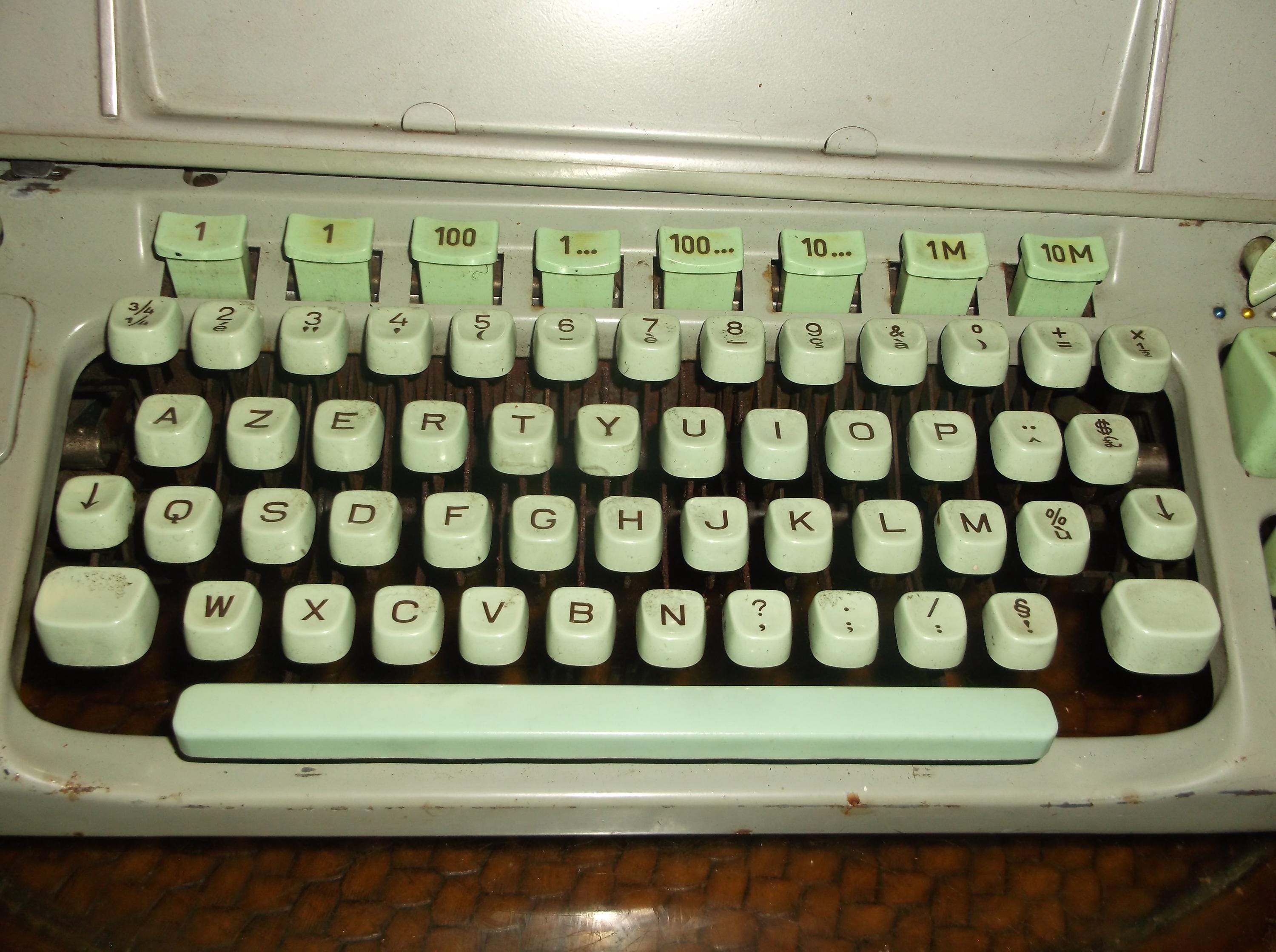 エルメス アンバサダー タイプライター界のロールスロイス ヘビー