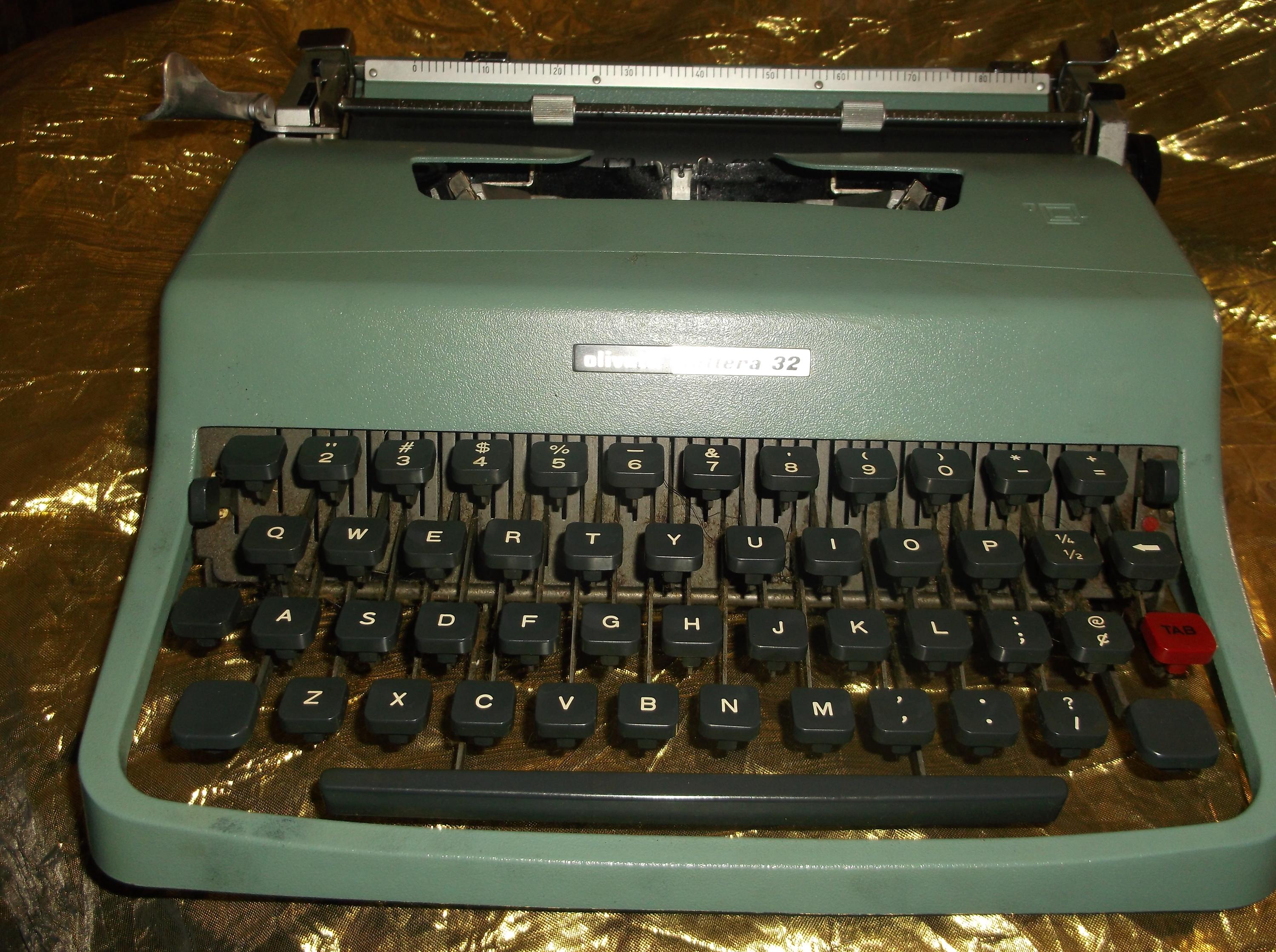 Vintage Olivetti Typewriter - Etsy Israel