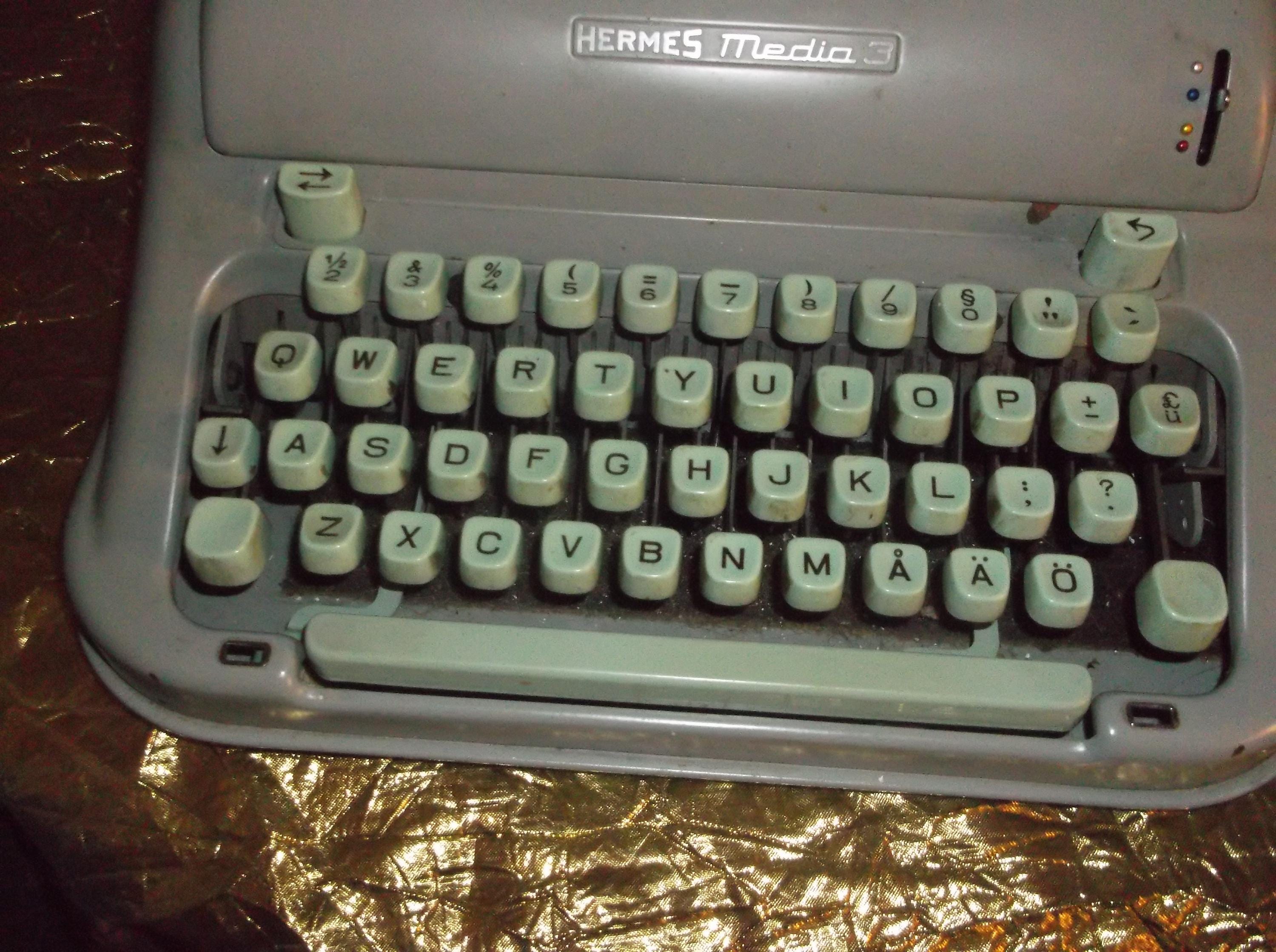 Hermes media 3 このタイプライターはHermes 3000と同じで、アメリカと