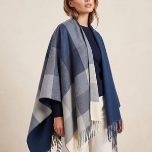 Bufanda tipo poncho a cuadros para mujer con flecos, chaqueta tipo capa de punto acogedora, bufanda de invierno elegante y extragrande, regalo cálido para ella | ELEXUA