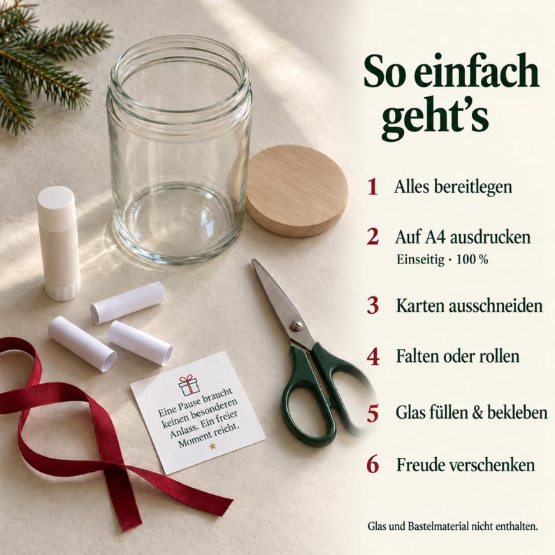 May include: A clear glass jar with a wooden lid, a glue stick, three small paper scrolls, a red ribbon, and scissors. Text reads: So einfach geht's, 1 Alles bereitlegen, 2 Auf A4 ausdrucken, 3 Karten ausschneiden, 4 Falten oder rollen, 5 Glas f&uuml;llen & bekleben, 6 Freude verschenken.