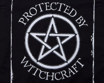 Pentacle Protected By Witchcraft black tote bag (Moon Silver)