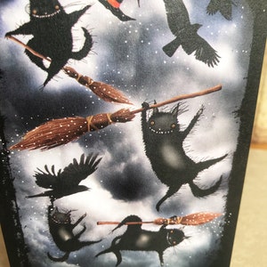 Carte d'Halloween chats noirs et balais