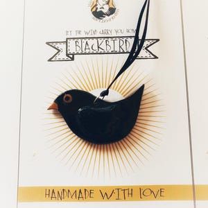 Amsel handgefertigte Keramikhängeverzierung