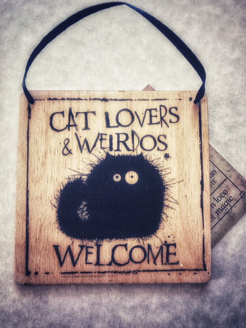 10 Round Wooden Sign: Vintage Scaredy Cats Welcome [AP7301