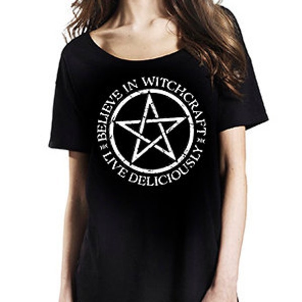 Acredite na bruxaria. Viva Deliciosamente. camiseta feminina