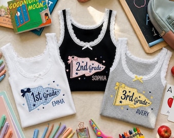 Camiseta sin mangas con banderín bordado personalizado para cada grado, camiseta de regreso a clases, camiseta para profesores y estudiantes, camiseta sin mangas con banderín para 1.º, 2.º y 3.º grado, camisetas para equipos de profesores.