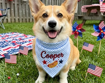 Pañuelo para perro bordado personalizado del 4 de julio, bufanda para mascota de cuadros azules bordada, pañuelo patriótico para cachorros con diseño de perrito caliente, lazo para mascota rojo, blanco y azul