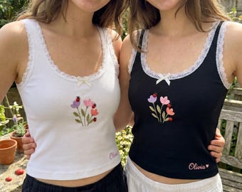 Camiseta sin mangas bordada "Sad Bug Summer", divertida camiseta sin mangas con estampado de insectos, regalos estilo cottagecore, camisetas para amantes de la naturaleza, insectos de verano, mariposa, abeja, mariquita