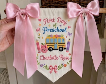 Pancarta personalizada para el primer día de clases, letreros personalizados bordados para preescolar, banderín de regreso a clases, accesorio para fotos escolares infantiles, banderín para colgar en la pared
