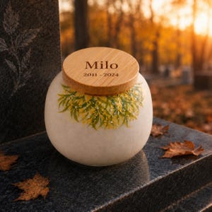 Personalisierte Keramikurne mit individuellem Namen, 7 Unzen kleines Haustier-Memorial-Andenken, Beileidsgeschenk für Asche, Blumenmuster