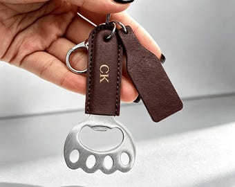 Personalisierte Leder Katzenpfote Flaschenöffner Schlüsselbund, individuell gravierte Initial Bier Öffner, einzigartiges Geschenk für Sie / Ihn