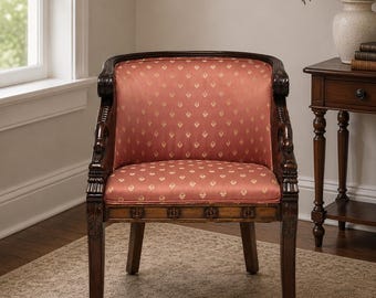 Poltrona vintage Empire Swan, poltrona imbottita in stile antico con inserti in legno intagliato, seduta elegante e tradizionale.