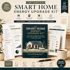 Könnte beinhalten: Das Smart Home Energy Upgrade Kit ist ein spiralgebundener Leitfaden mit einem dunkelgrünen Einband, der ein Haus mit Solarpaneelen und einem Elektroauto zeigt. Es enthält verschiedene druckbare Arbeitsbücher, Checklisten und Planungstools.