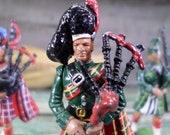 Vintage Figurine Scottich Lead Soldier Playing Bagpipe set of 3 t633
