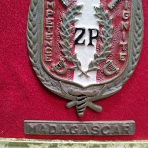 Badge vintage de la gendarmerie militaire de Madagascar, Zandarimariam-Pirenena ZP, vers 1975 x358 image 4