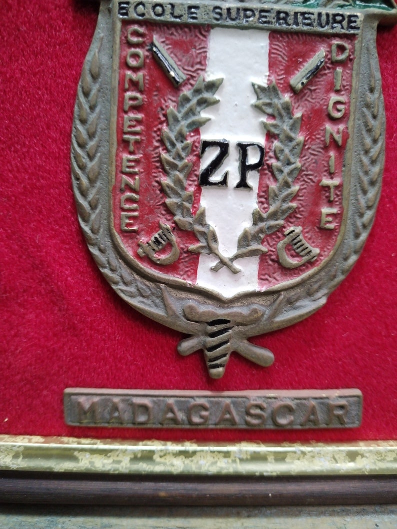 Badge vintage de la gendarmerie militaire de Madagascar, Zandarimariam-Pirenena ZP, vers 1975 x358 image 4