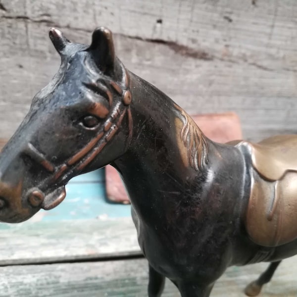 Französisches antikes Bronze Pferd mit Sadlle Statue Figur s520