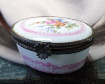 Vintage French Limoges Porcelain trinket Jewelry snuff box Handpainted (21)