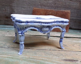 Vintage Handpainted Porcelain Miniature Table Deflt style s967