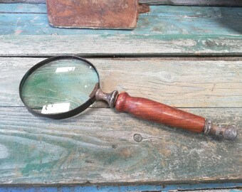 French Antique Magnifying glass with wooden walnut Handle circa 1880 s546