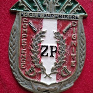 Badge vintage de la gendarmerie militaire de Madagascar, Zandarimariam-Pirenena ZP, vers 1975 x358 image 2