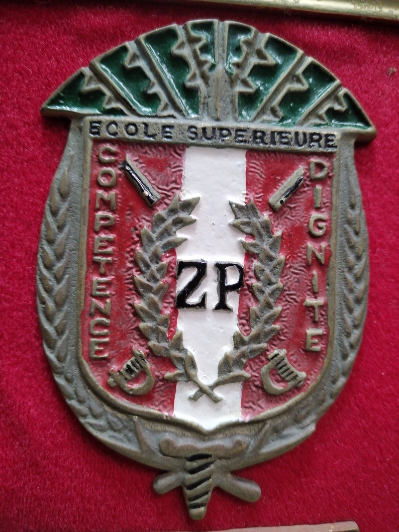 Badge vintage de la gendarmerie militaire de Madagascar, Zandarimariam-Pirenena ZP, vers 1975 x358 image 2