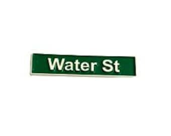 UTGÅNG - Water St Vancouver BC gatuskylt souvenir emaljnål