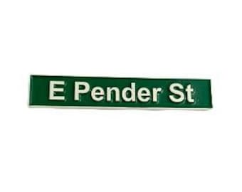 UTGÅNG - E Pender St Vancouver BC gatuskylt souvenir emaljnål