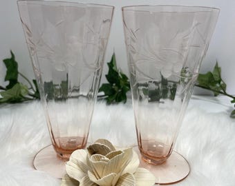 Conjunto de 2 copos vintage rosa estilo Depressão para parfait com estampa floral gravada.
