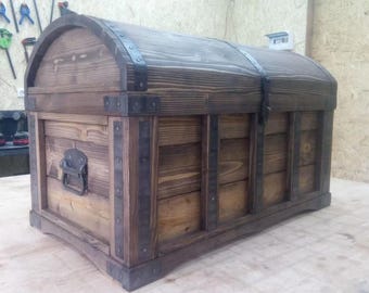 Cassapanca portaoggetti realizzata a mano in legno massello
