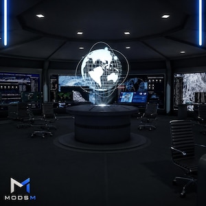 Op de afbeelding: Een futuristisch commandocentrum met een centrale ronde console met een gloeiende witte holografische wereldbolprojectie. De kamer is uitgerust met meerdere donkere computermonitoren die datakaarten en het logo MODSM weergeven.