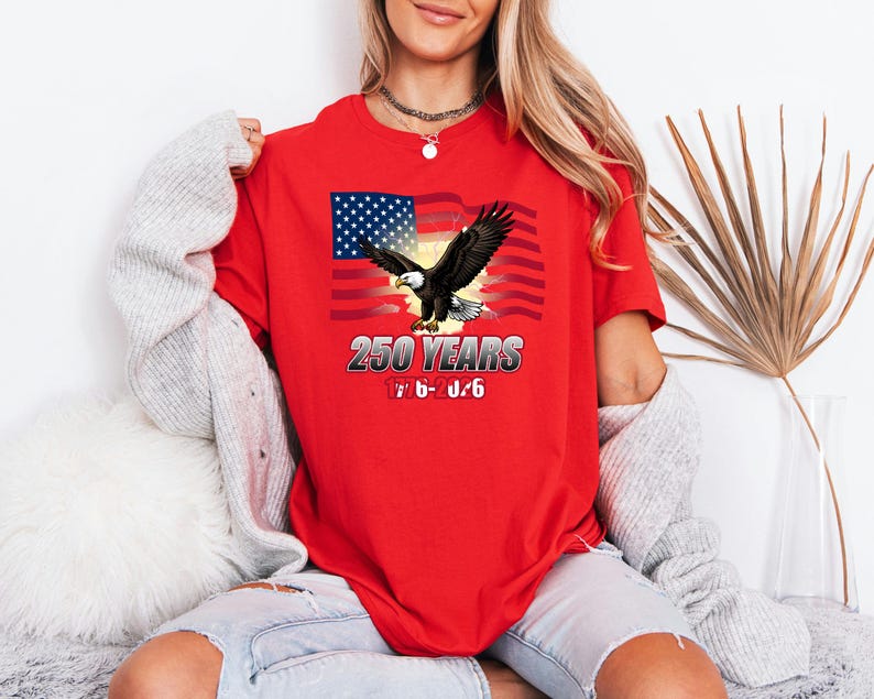 Retro Bald Eagle Top, America 250 T-Shirt, Vintage US Flag Gear, 1776-2026 Patriot Tee, Fourth Of July Present For Dad Patriot Tee immagine 4